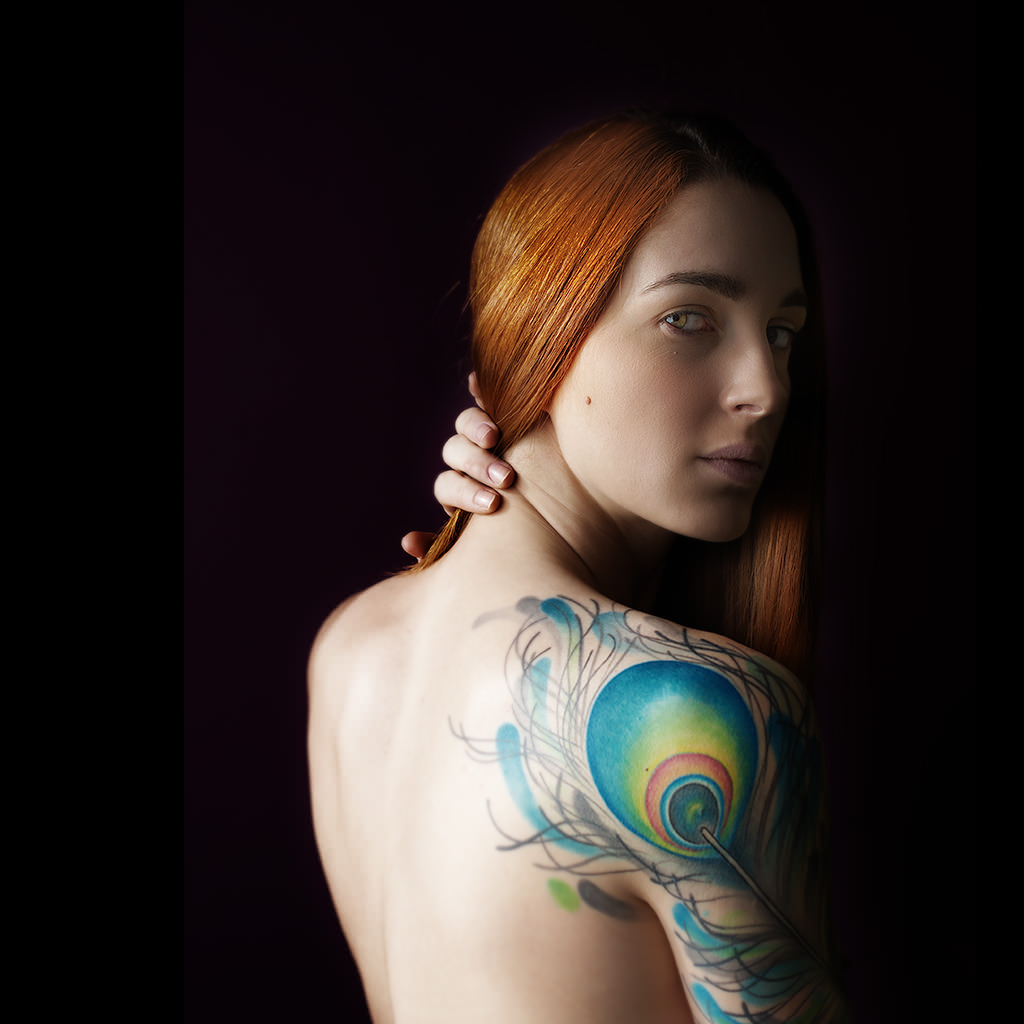 Graphylight, André Alessio, Dos nu, Femme, Tatouée, Rousse, Plume paon